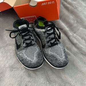 Nike Free RN Flyknit 2018 - White and Black